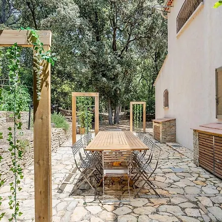 Bastide Provencale Et Ses Dependances A 5 Kms De La