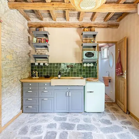 Bastide Provencale Et Ses Dependances A 5 Kms De La